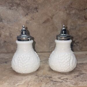 Vintage Imperial Glass White Milk Glass Grape Panel Salt & Pepper set 4"x2"